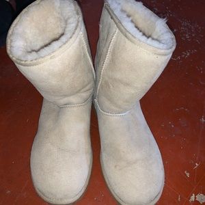 Classic short UGGs
